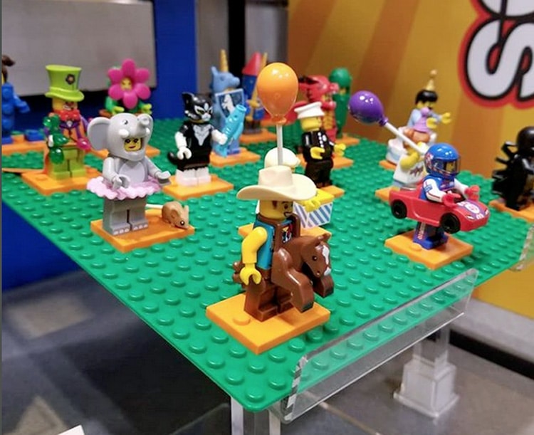 LEGO Collectible Minifigure Series 18 71021
