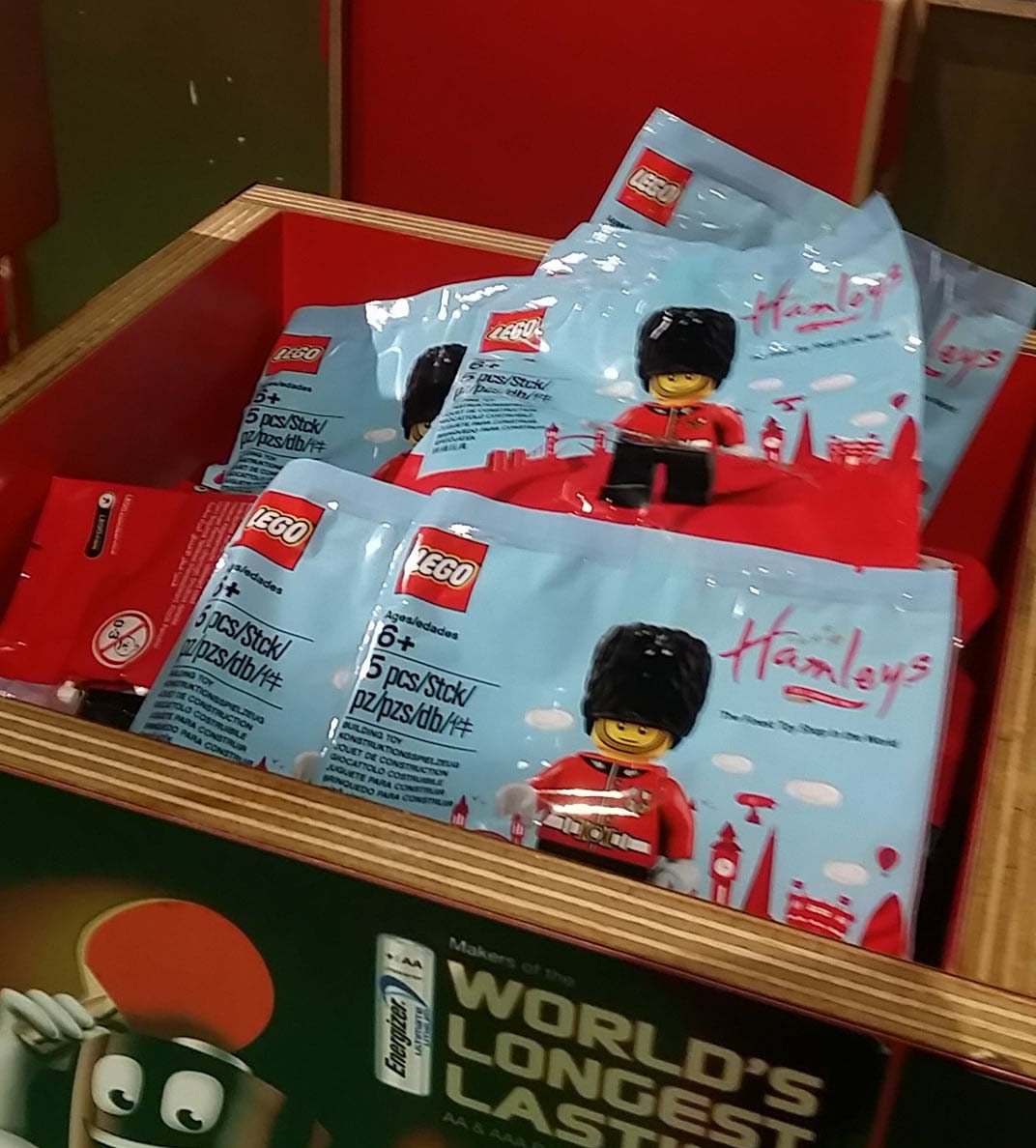 LEGO hamleys royal guard minifigure singapore brickfinder 03