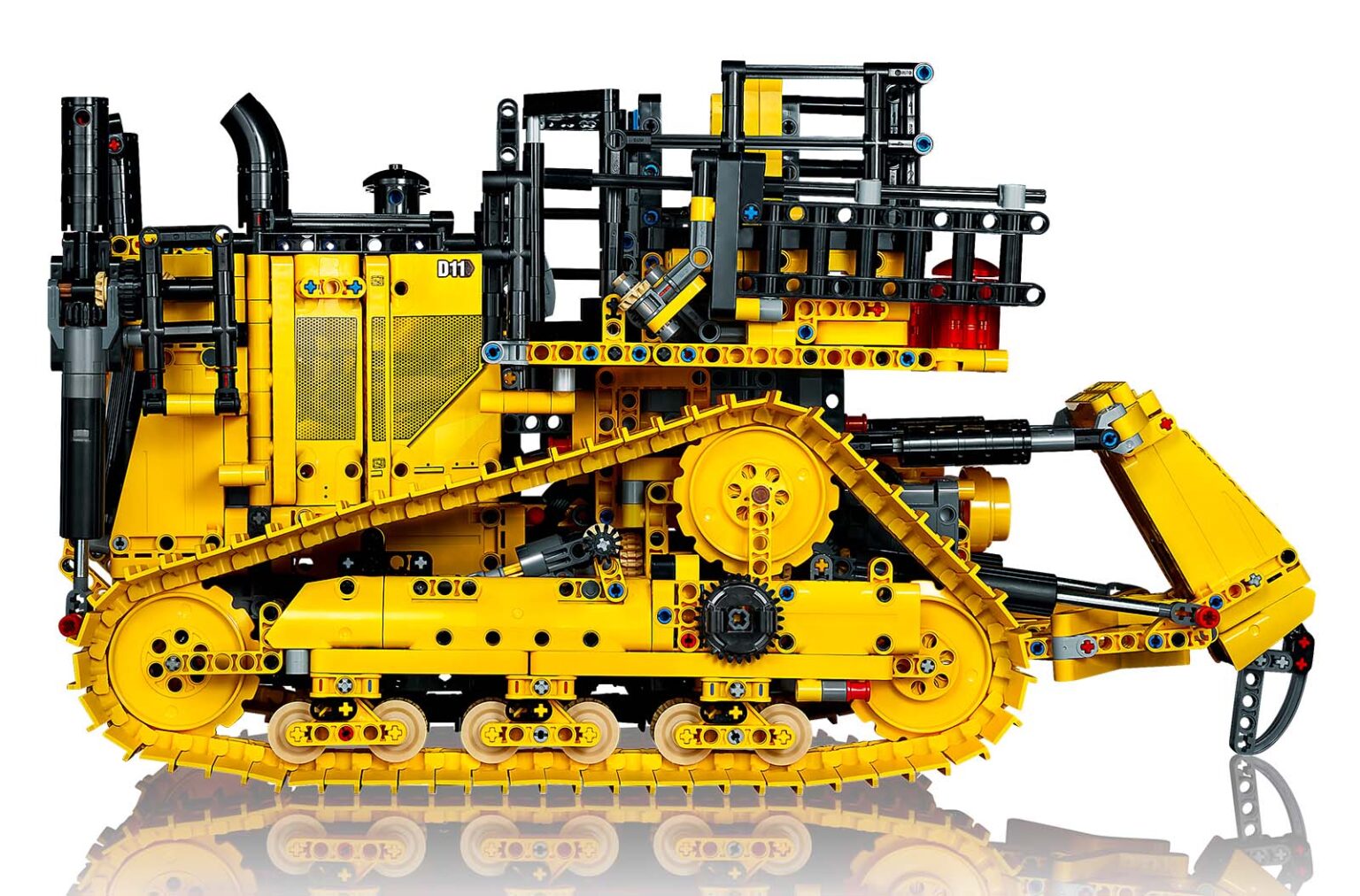 Brickfinder LEGO Technic AppControlled CAT D11 Bulldozer 42131 First