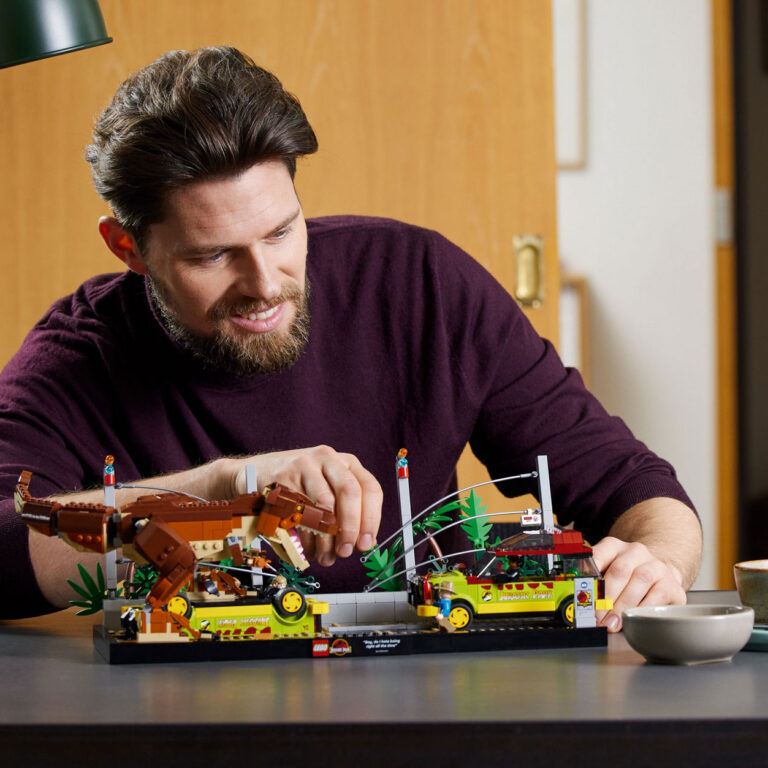 Brickfinder LEGO Jurassic Park t rex breakout 76956 06 brickfinder-lego-jurassic-park-t-rex-breakout-76956-06