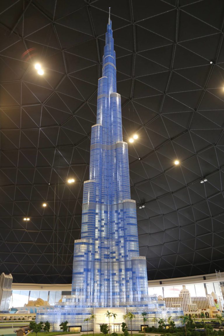 Brickfinder - The World’s Tallest LEGO Burj Khalifa