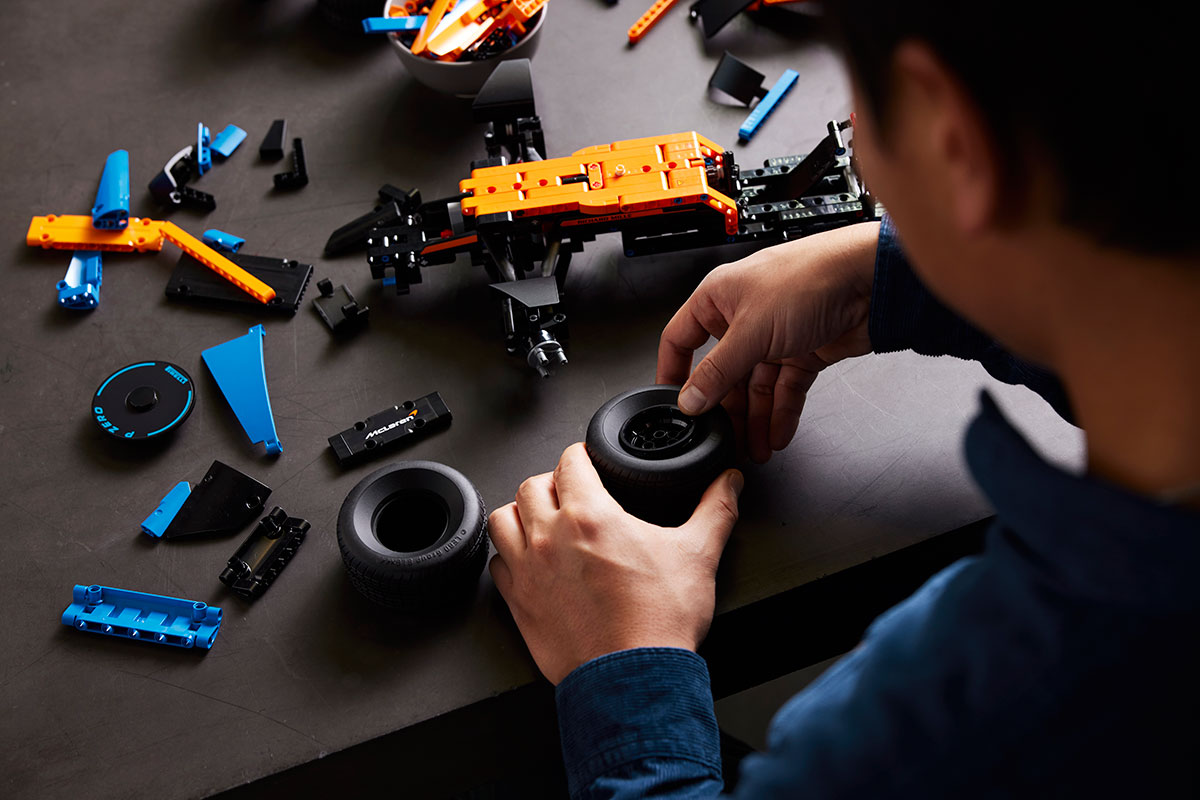 Brickfinder - LEGO-Technic-McLaren-Formula-1-Race-Car-MCL36-42141—17