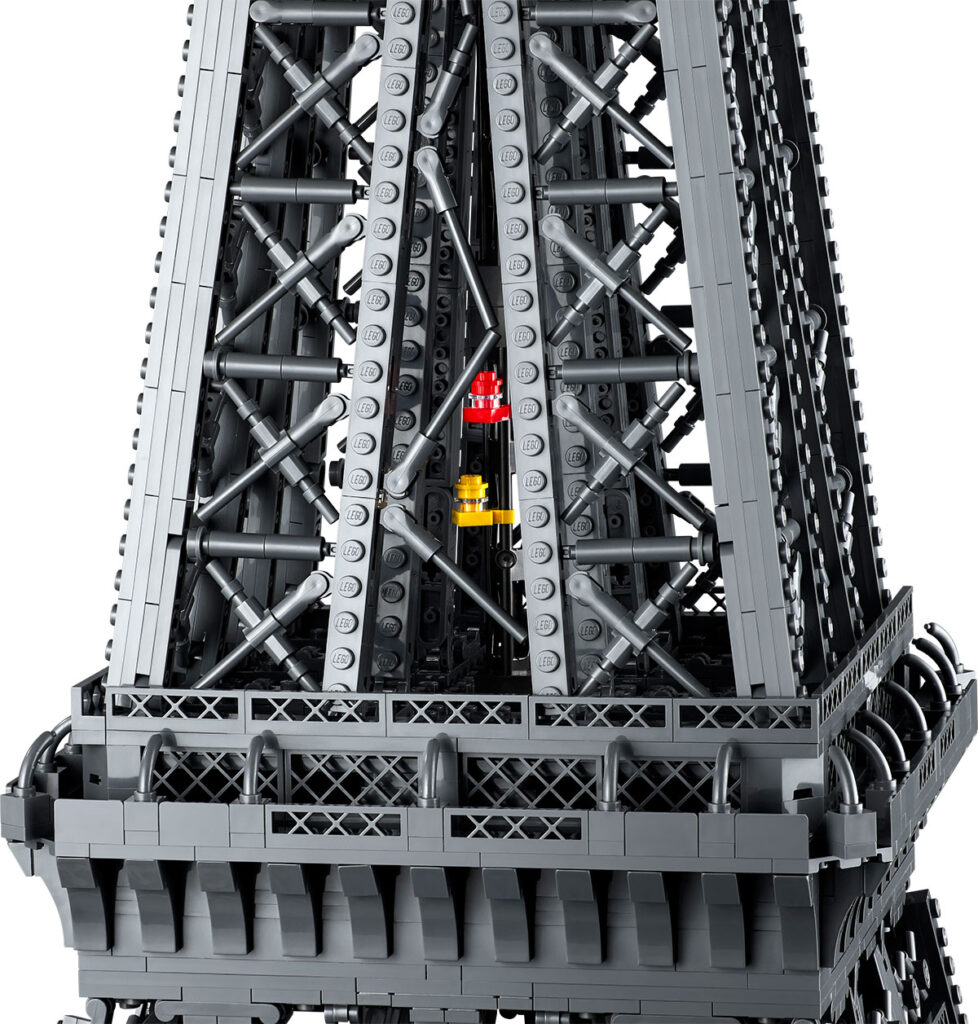 Brickfinder LEGOEiffelTower1030705